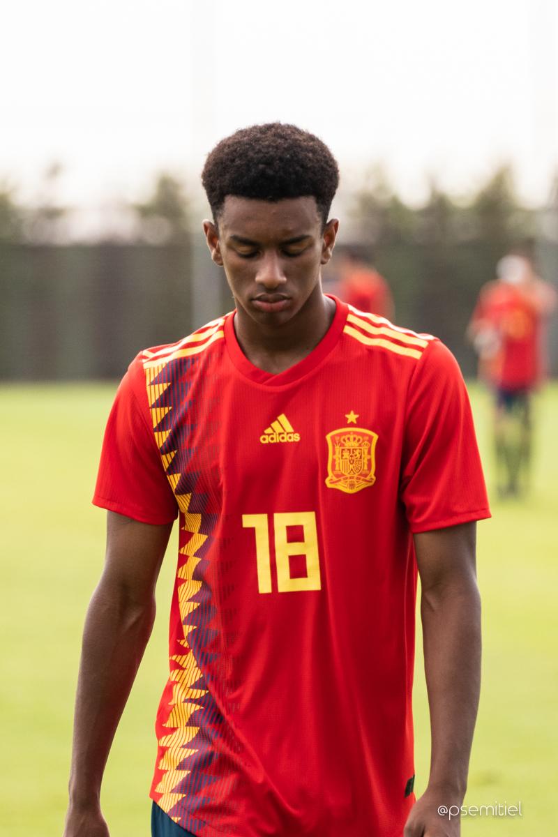 Alejandro Balde Barcelona'da Kalmak İstiyor
