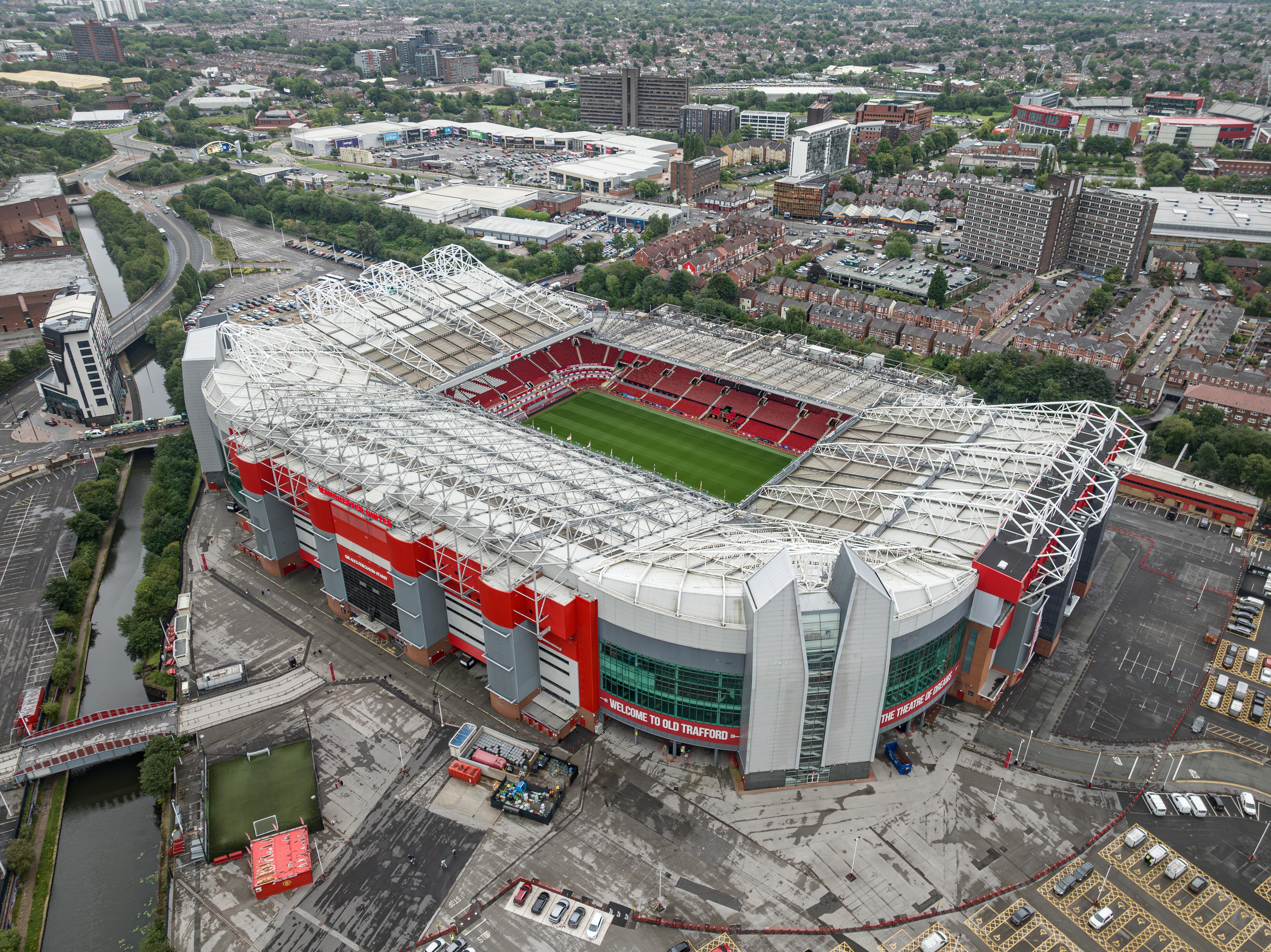Manchester United yeni 100.000 kişilik stadyum için araziyi büyük ölçüde aldı