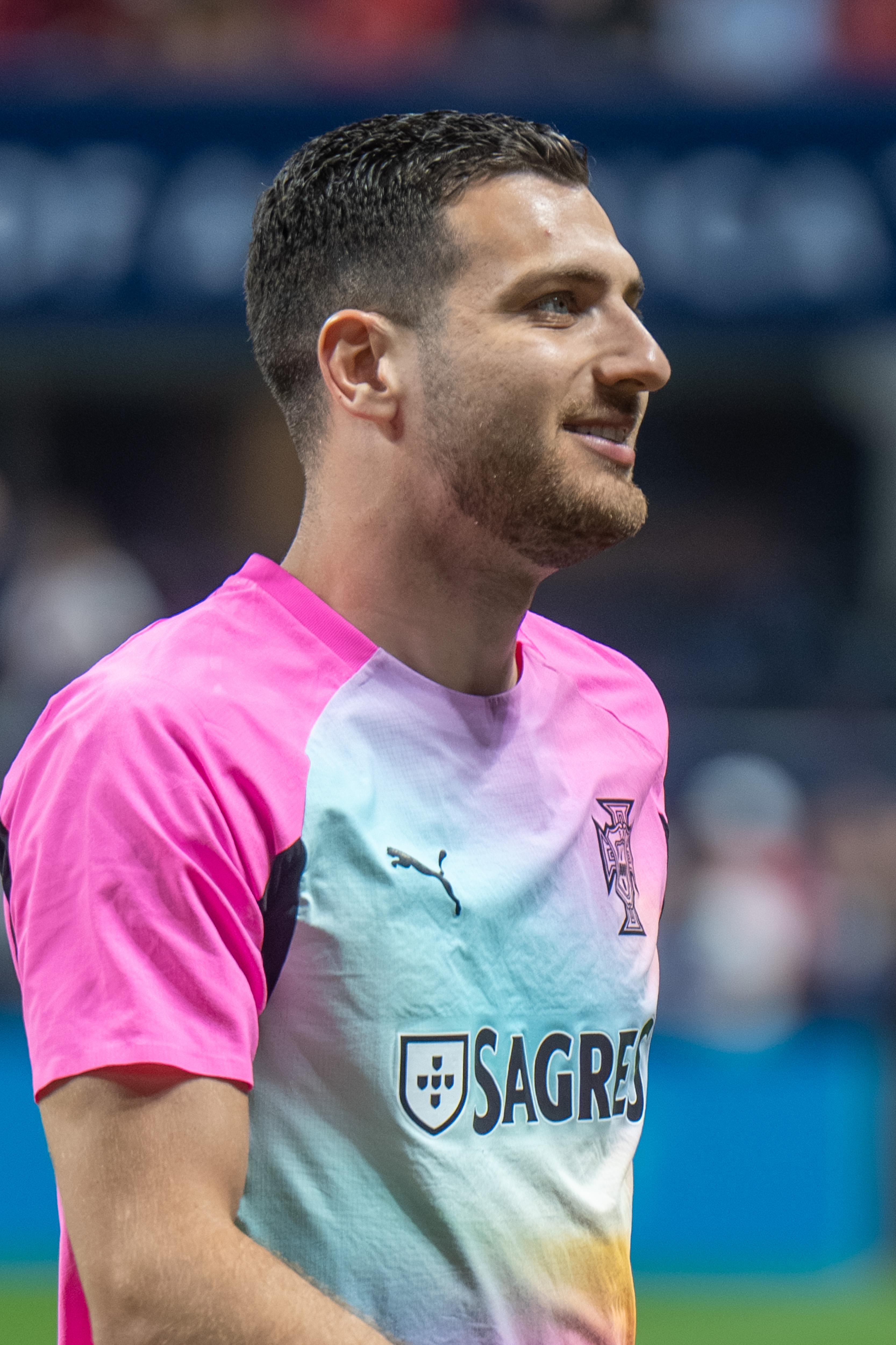 Diogo Dalot: Ronaldo eleştirilerle başa çıkma konusunda çok yetenekli