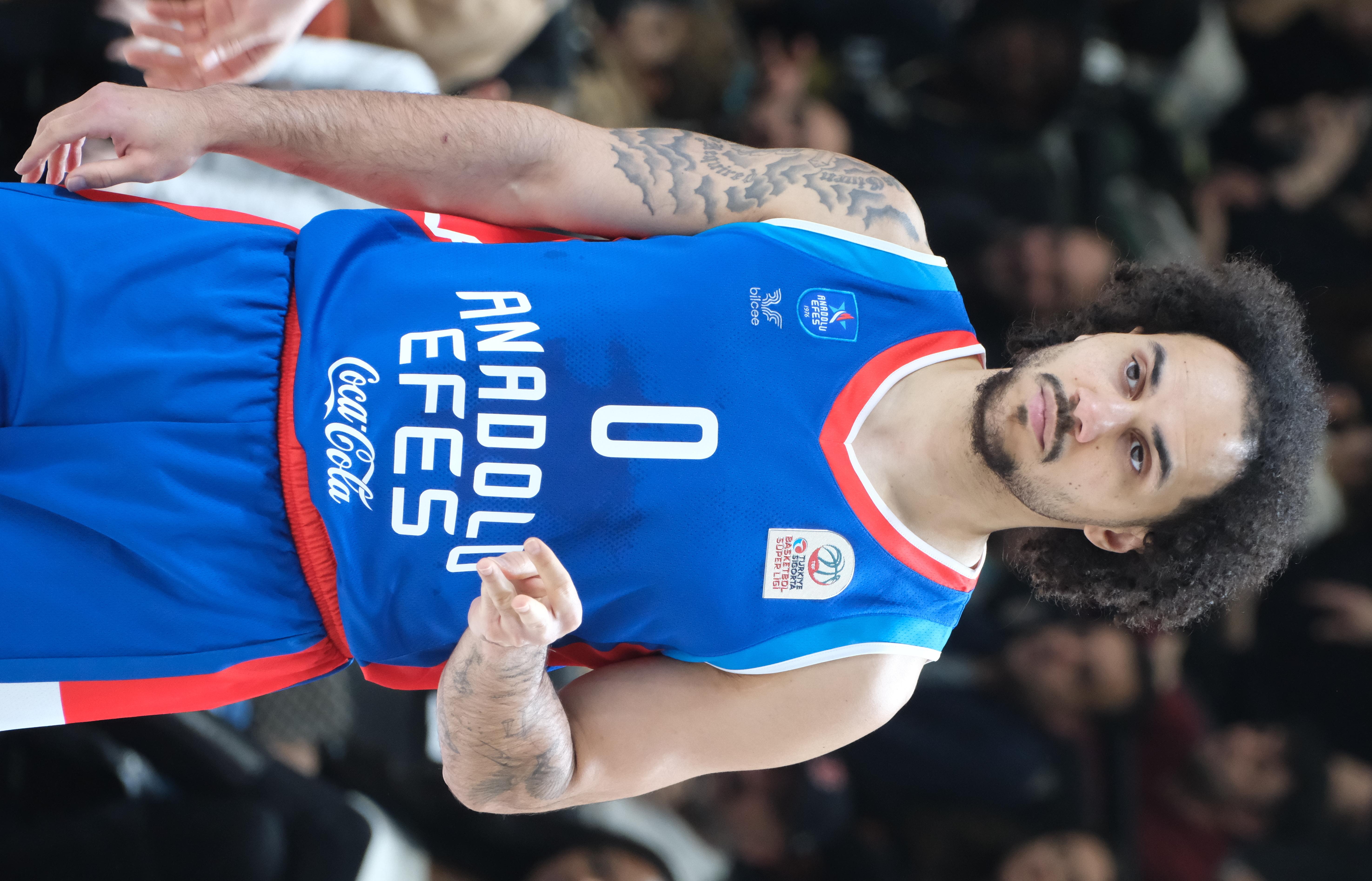 Shane Larkin Fenerbahçe'ye gelmek istiyor; Efes izin vermiyor
